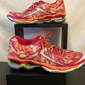 Mizuno “wave” pink/white tie dye design mesh lightweight running shoes size 7.5